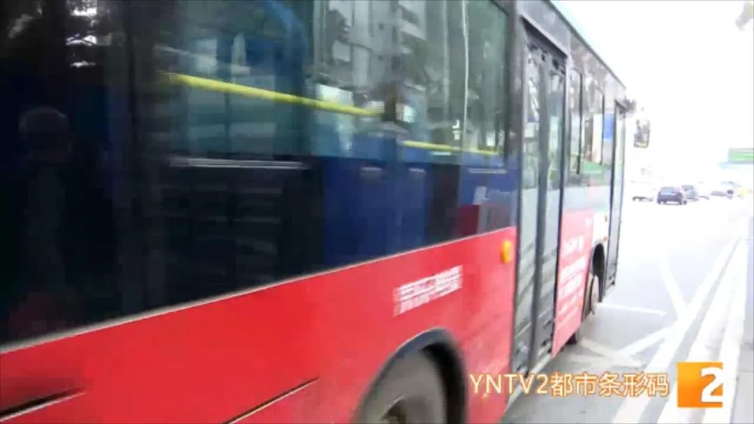 DƬ